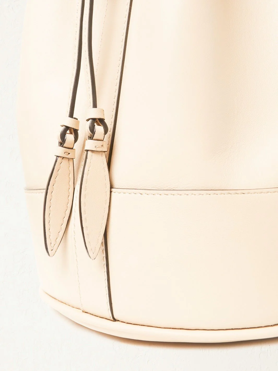 The Extra Large Drawstring in Nappa - Image 12