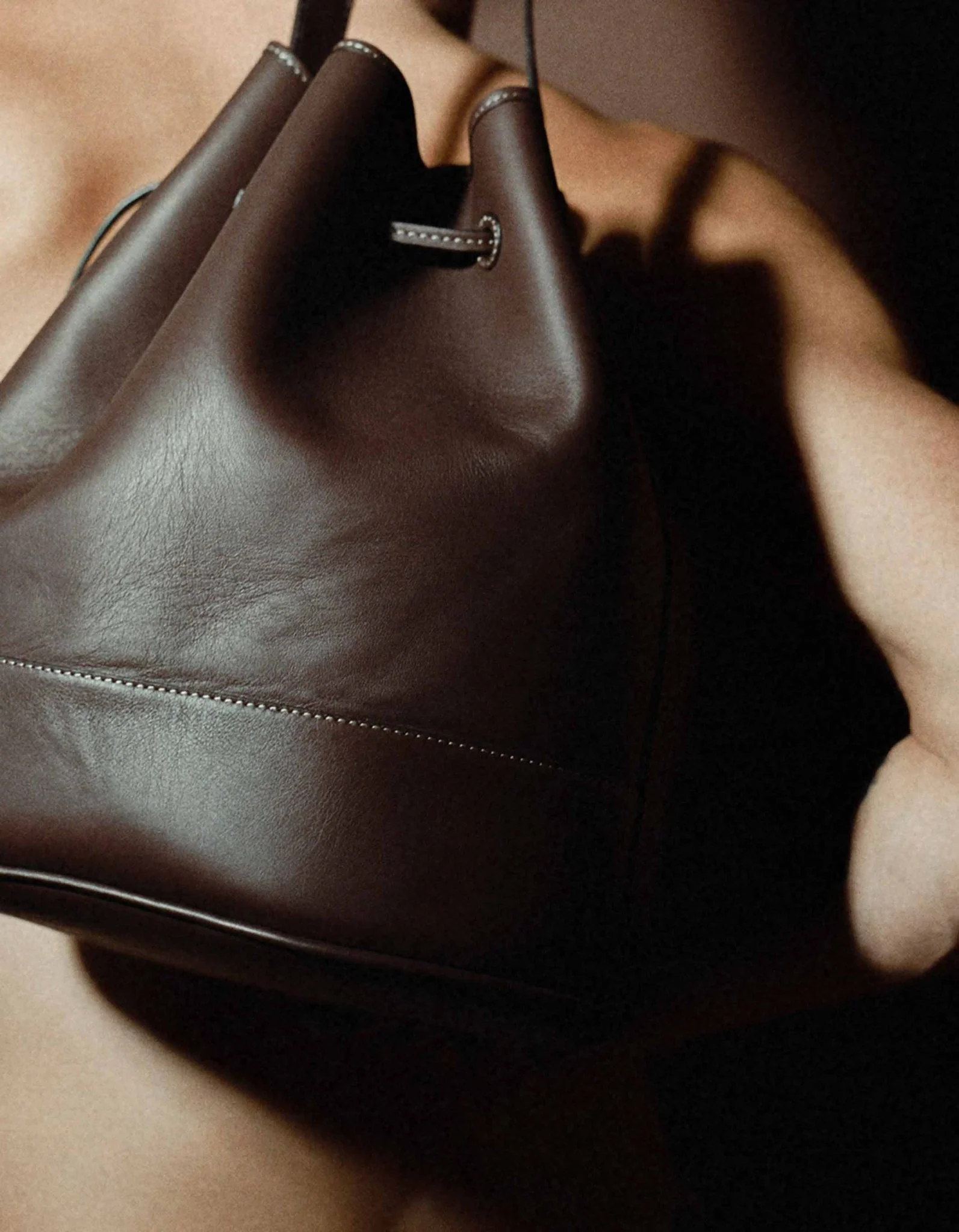 The Extra Large Drawstring in Nappa - Image 16