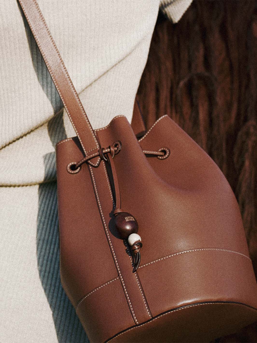 The Extra Large Drawstring in Nappa - Image 21