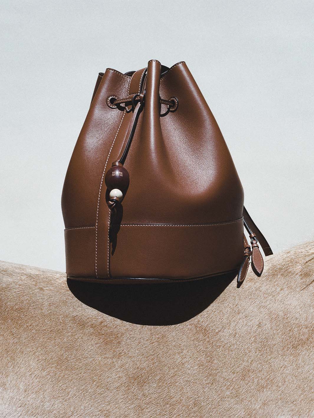 The Extra Large Drawstring in Nappa - Image 22