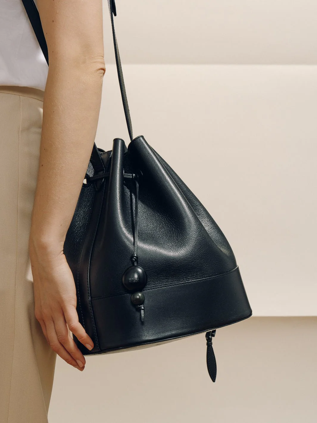 The Extra Large Drawstring in Nappa - Image 5