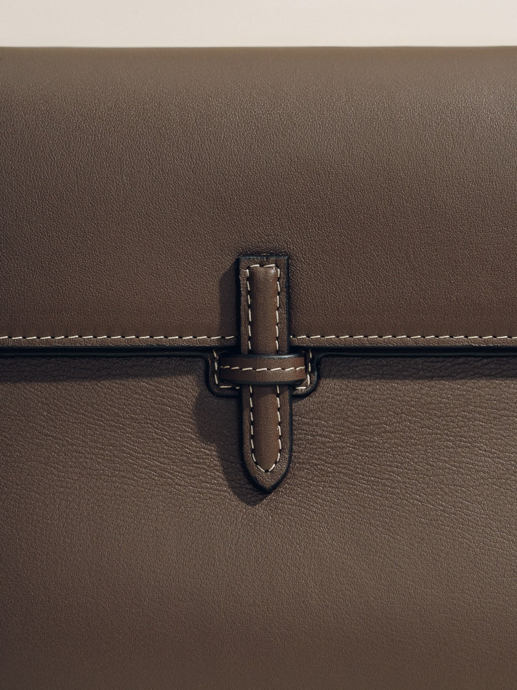 The Large Soft Clutch in Nappa - Image 18