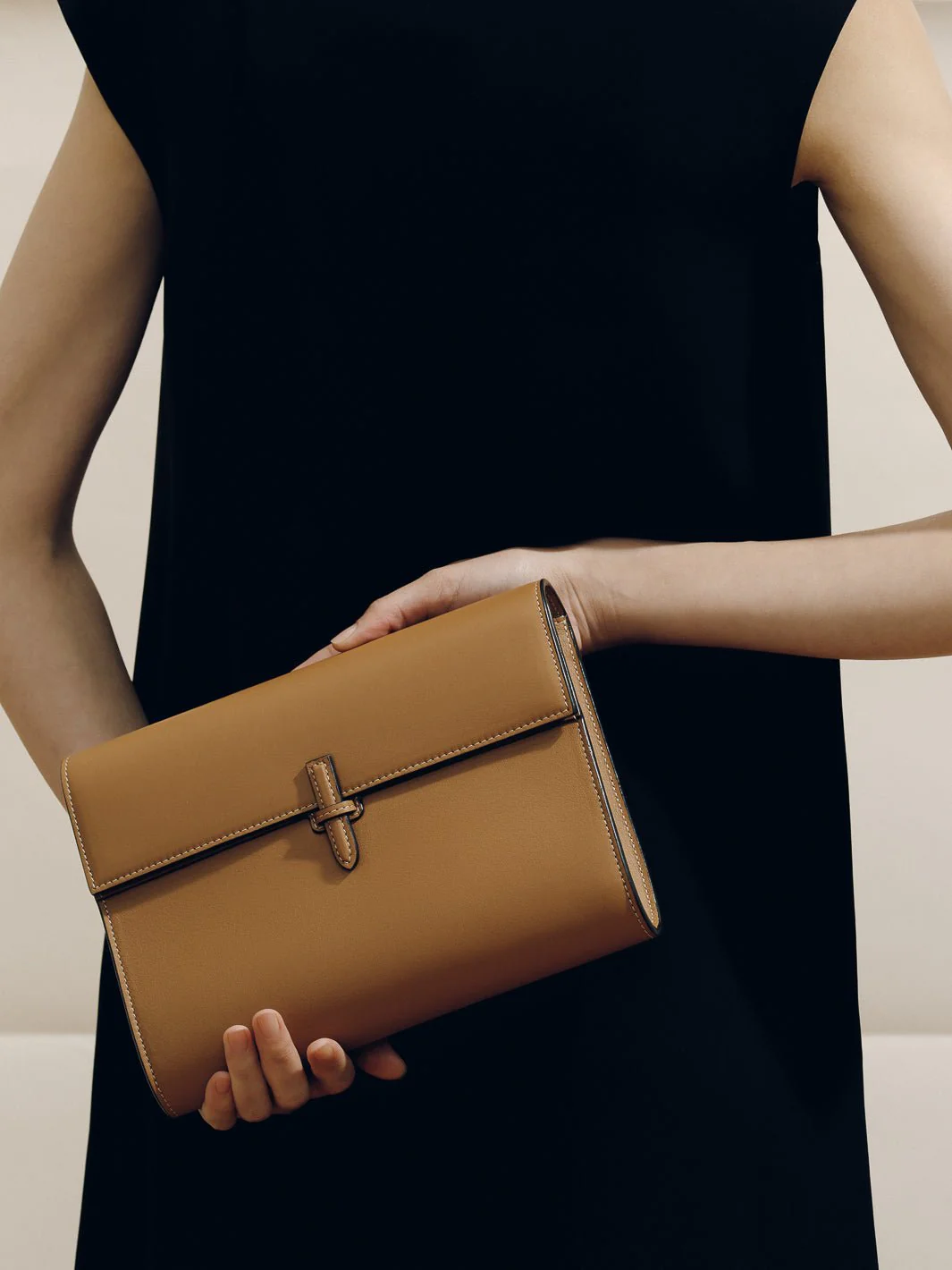 The Large Soft Clutch in Nappa - Image 26