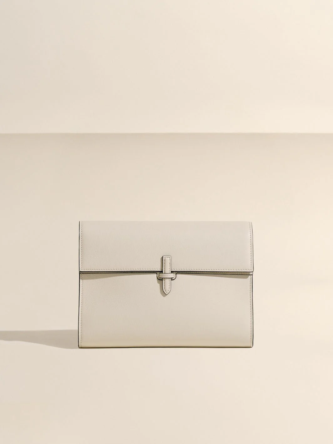 The Large Soft Clutch in Nappa - Image 31