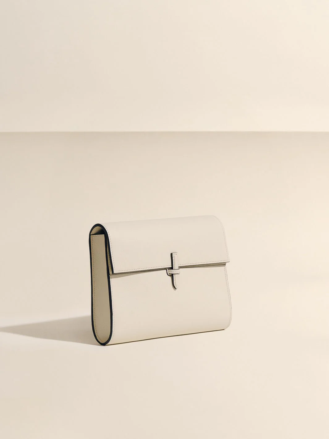 The Large Soft Clutch in Nappa - Image 33