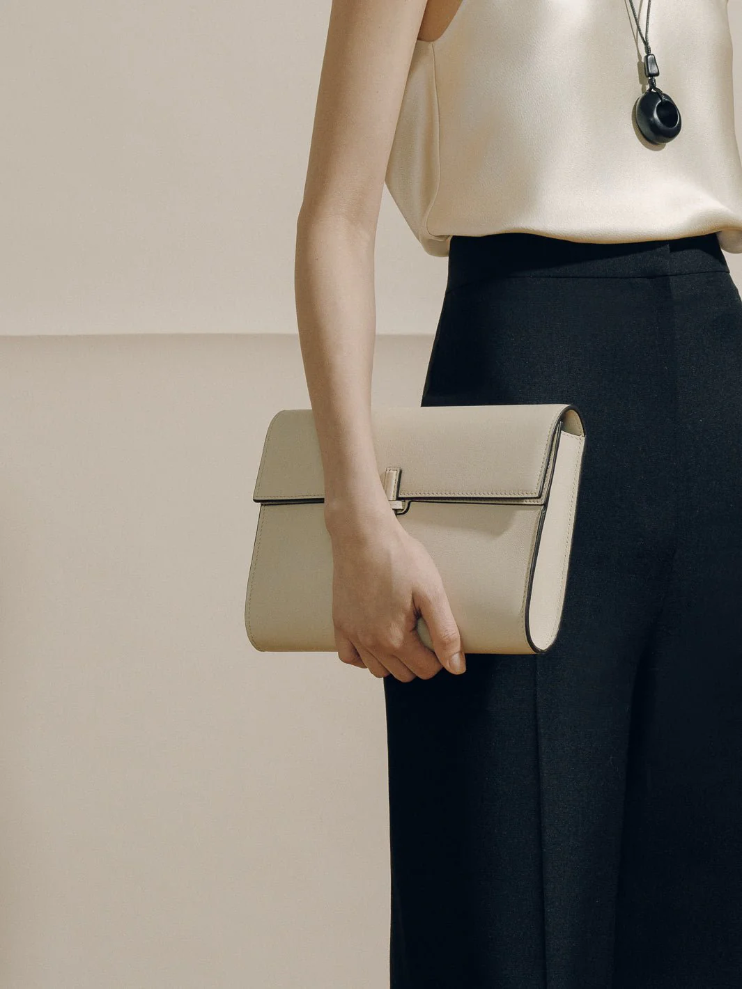 The Large Soft Clutch in Nappa - Image 34