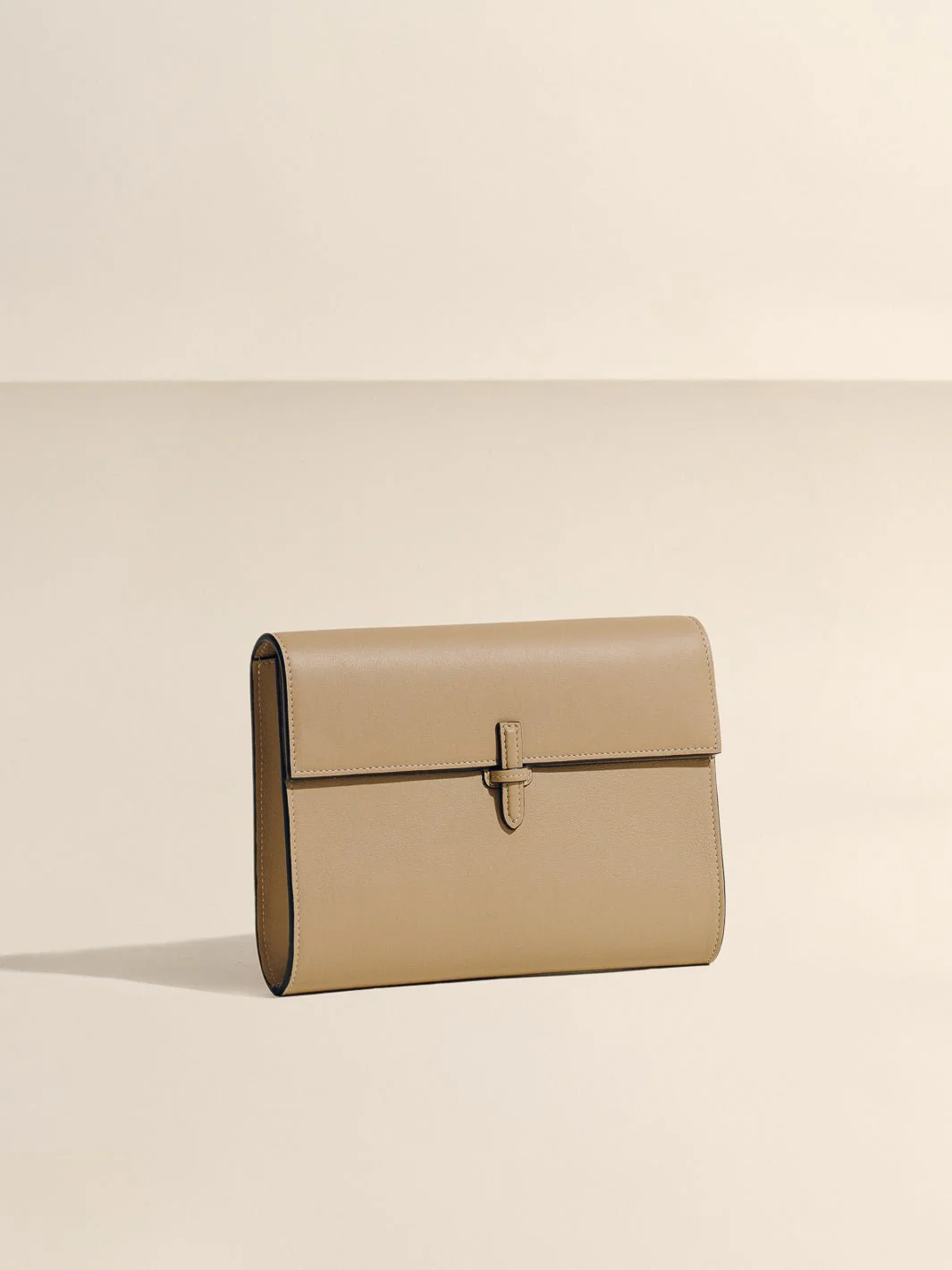 The Large Soft Clutch in Nappa - Image 39