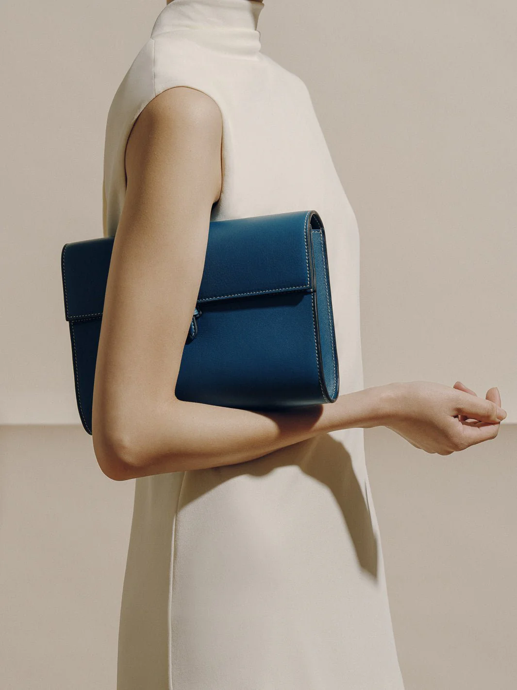 The Large Soft Clutch in Nappa - Image 4