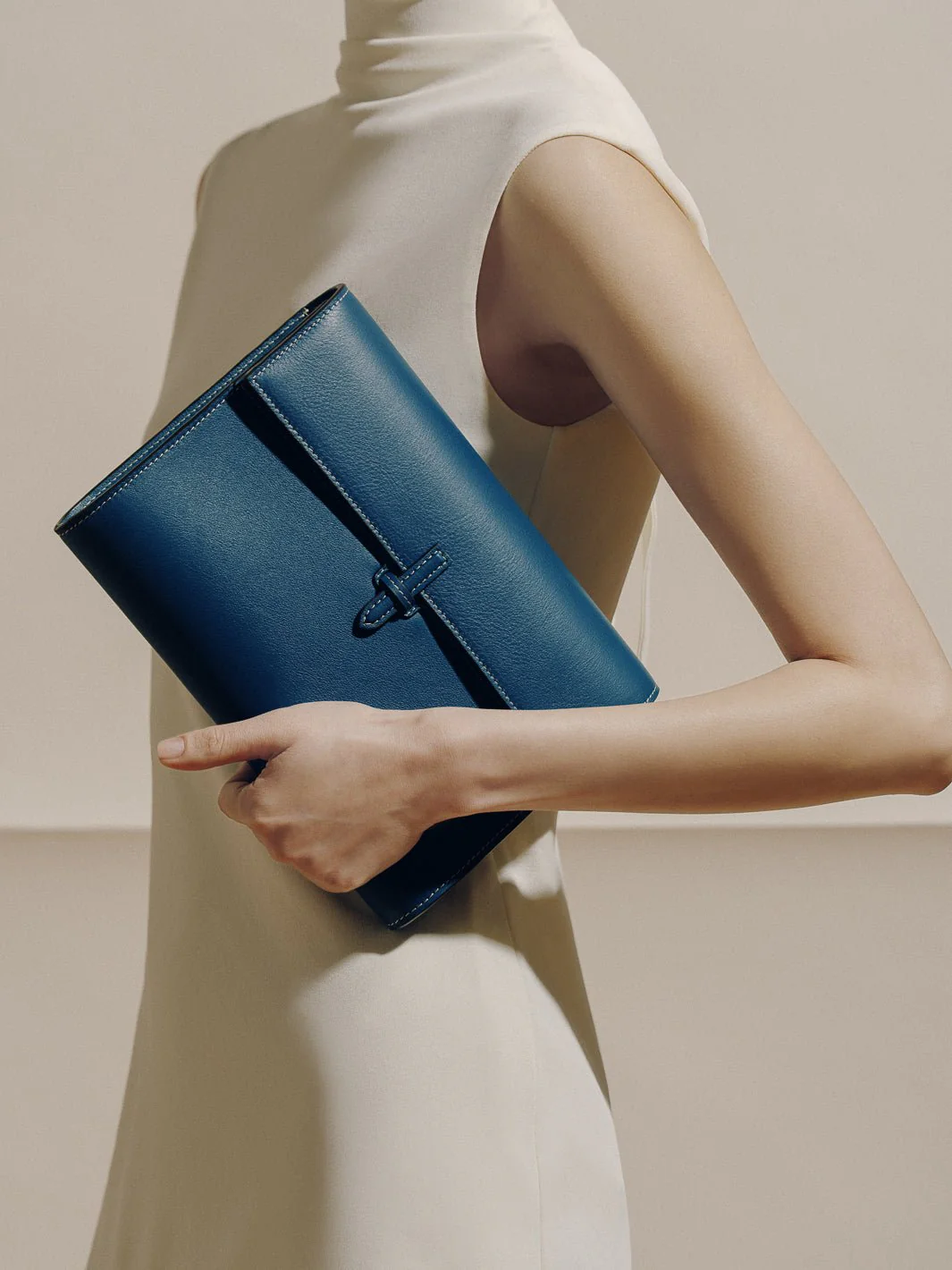 The Large Soft Clutch in Nappa - Image 40