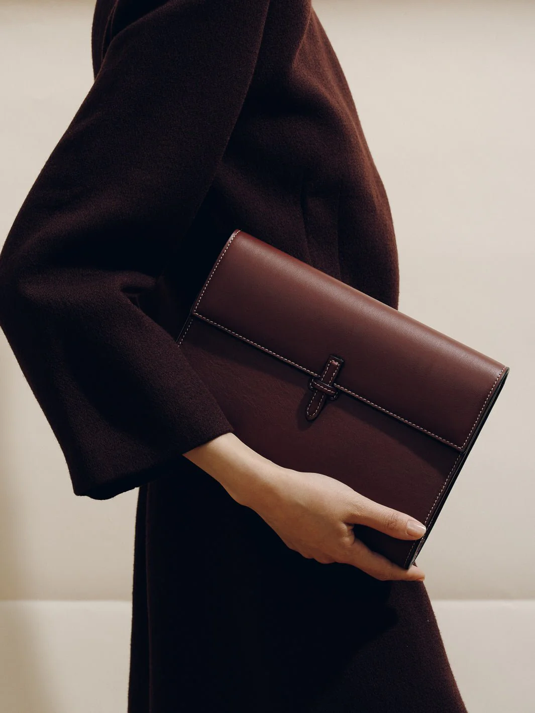 The Large Soft Clutch in Nappa - Image 8
