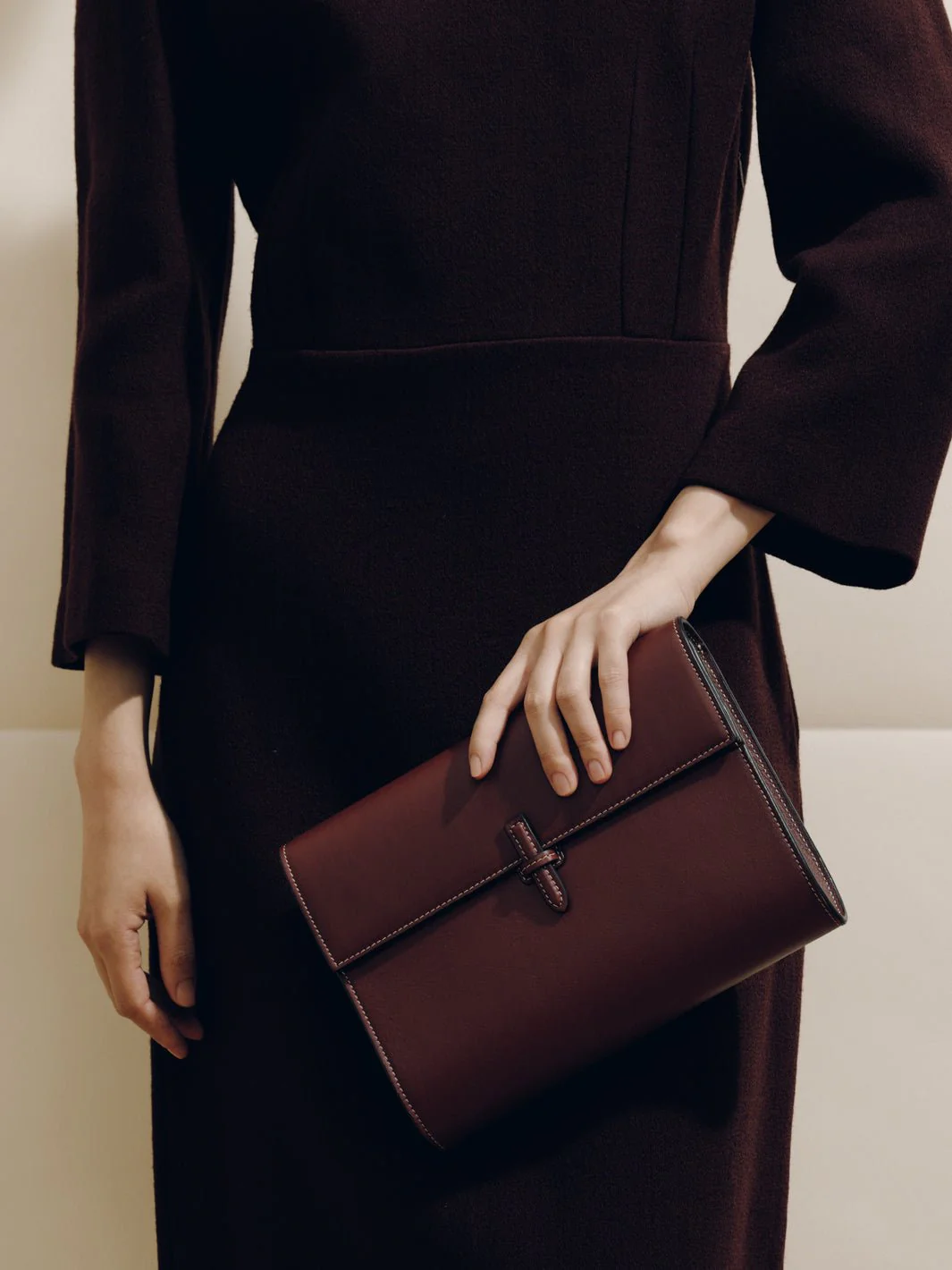 The Large Soft Clutch in Nappa - Image 9