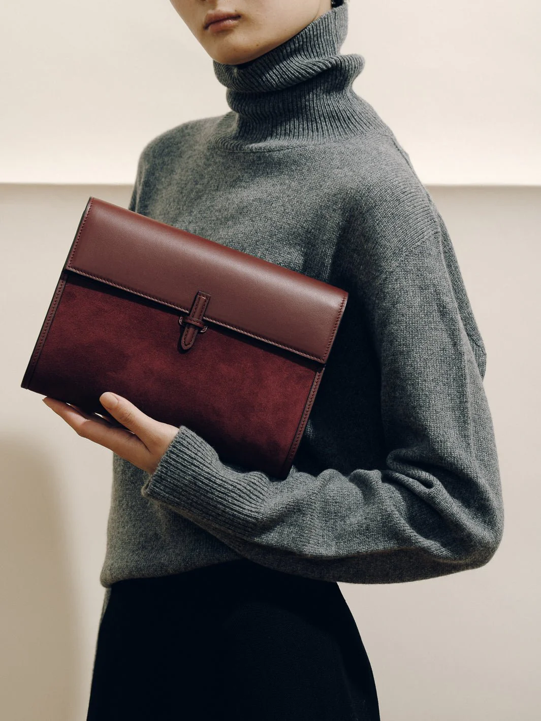 The Large Soft Clutch in Suede - Image 5