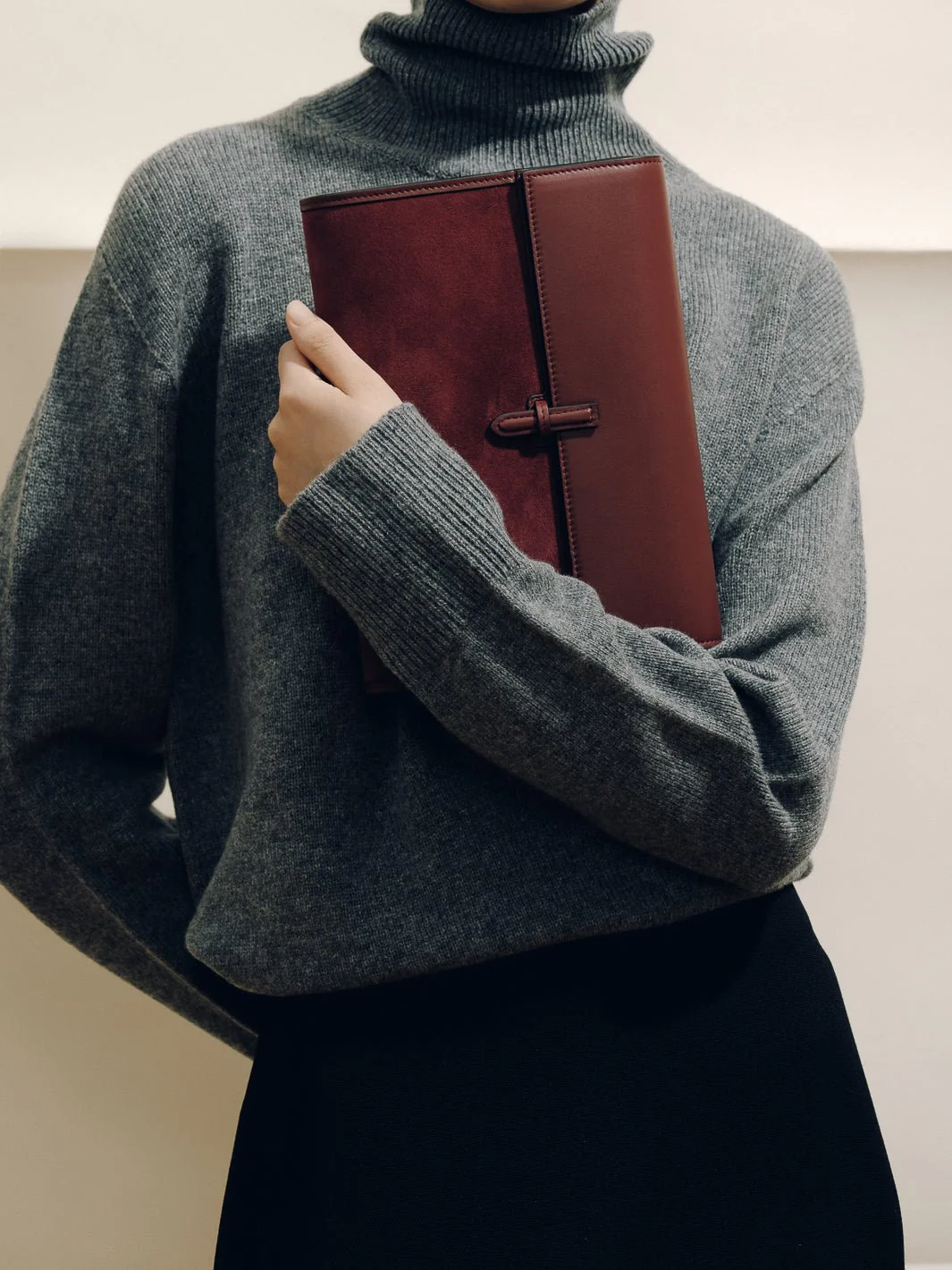 The Large Soft Clutch in Suede - Image 7