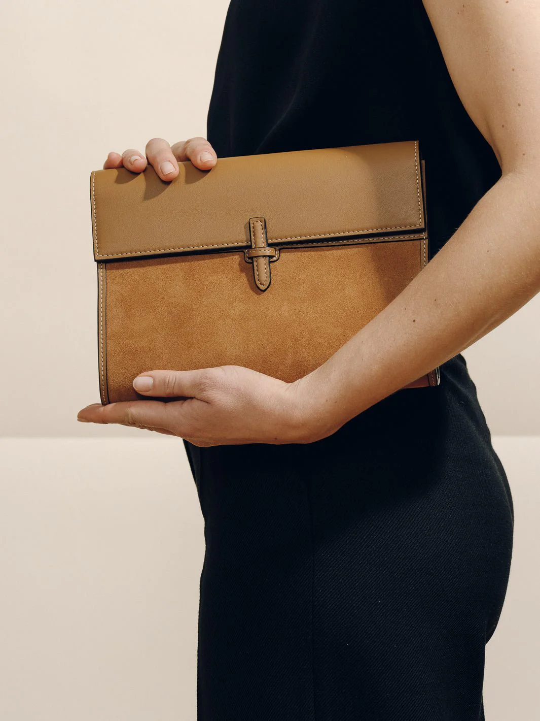The Large Soft Clutch in Suede - Image 9
