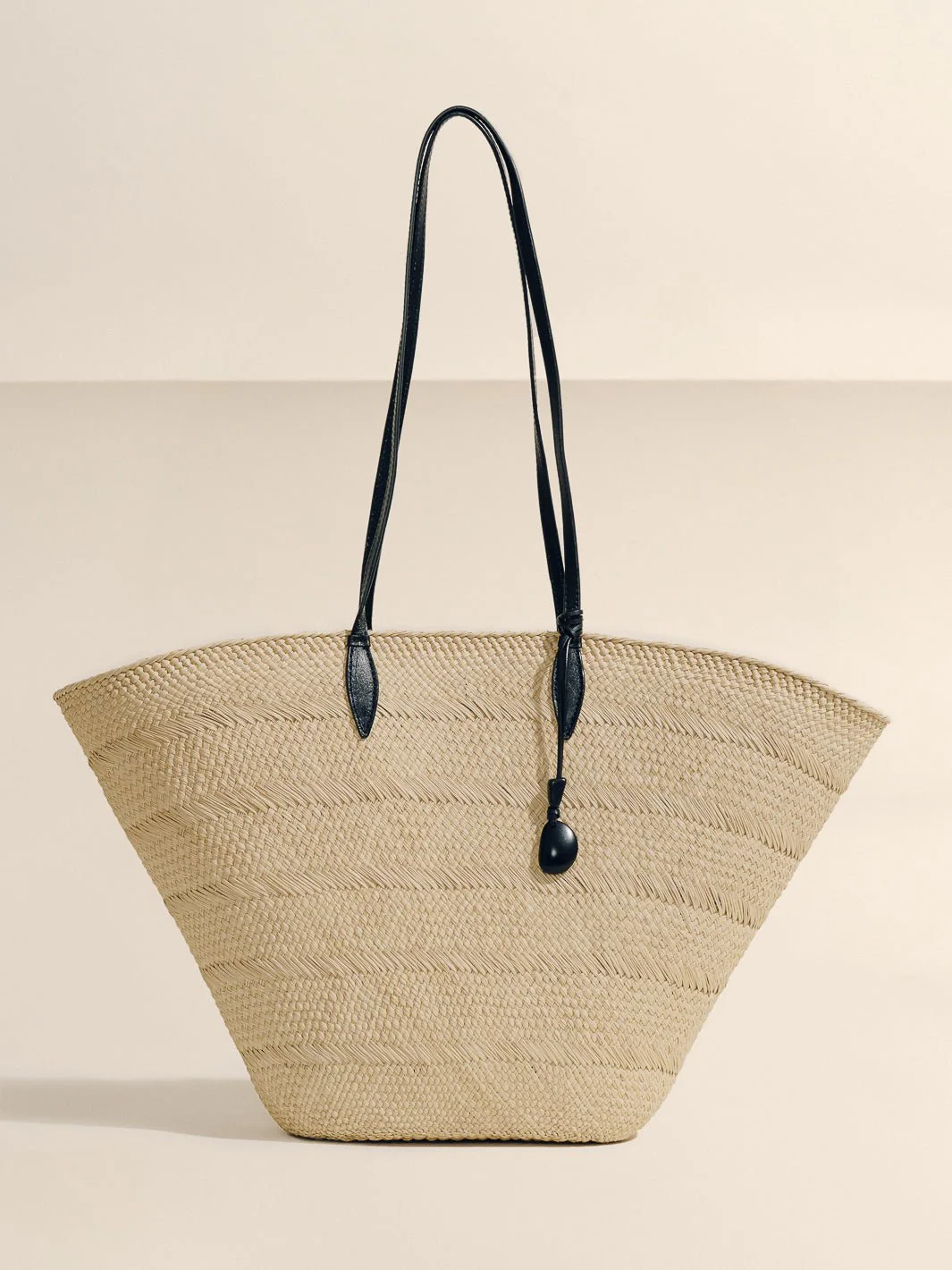 The Large Trapeze Basket in Handwoven Iraca - Image 10