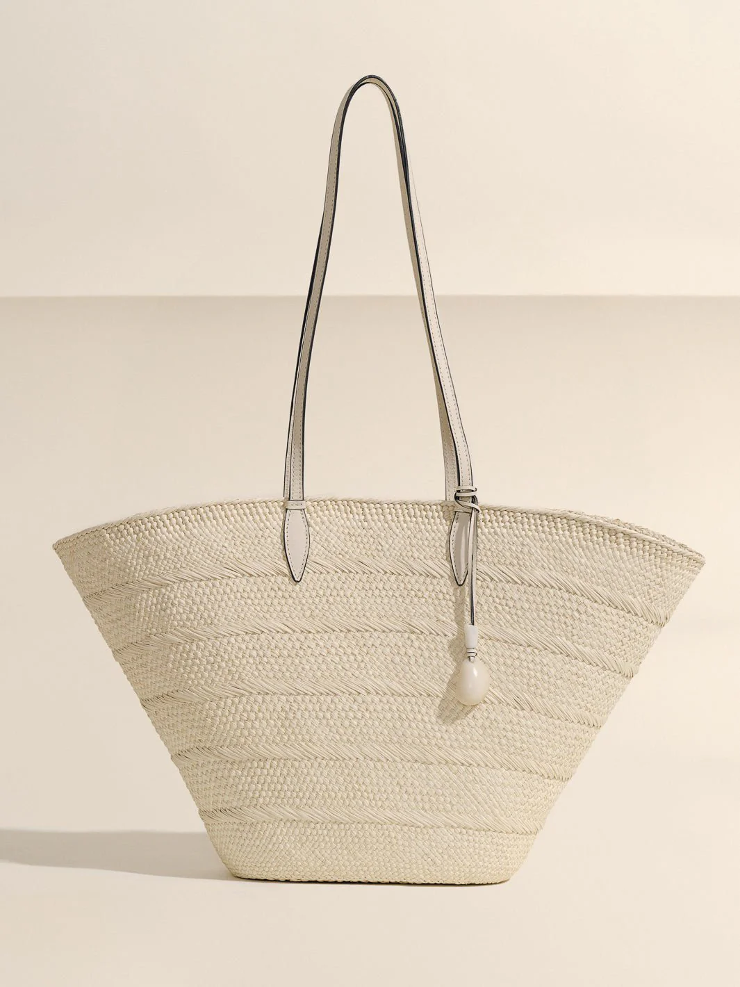 The Large Trapeze Basket in Handwoven Iraca - Image 14