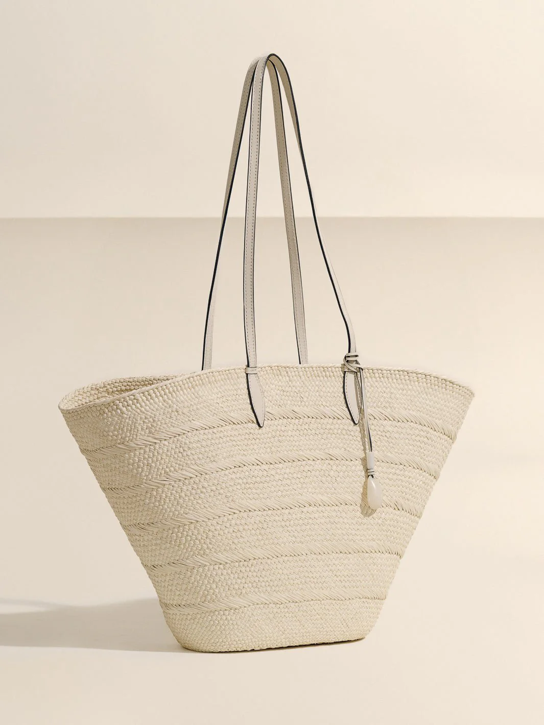 The Large Trapeze Basket in Handwoven Iraca - Image 15