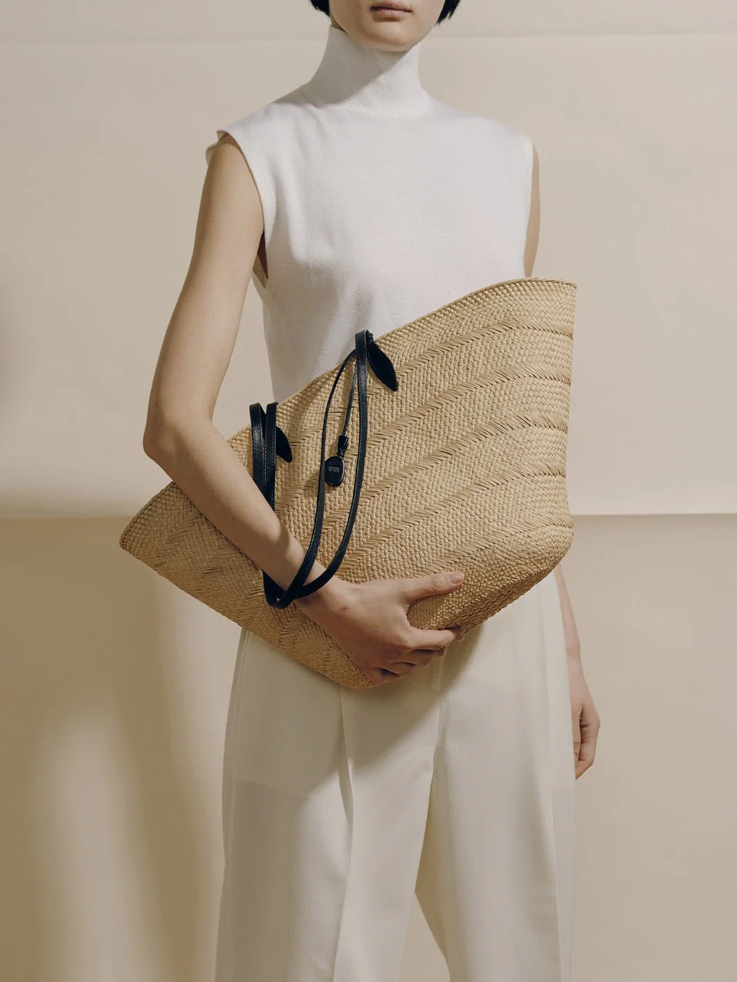 The Large Trapeze Basket in Handwoven Iraca - Image 19