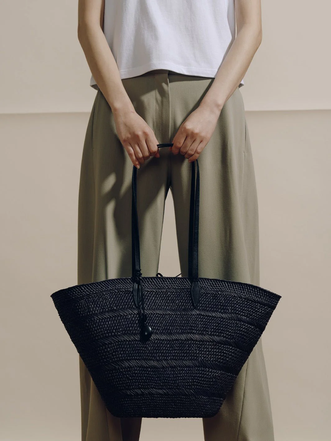 The Large Trapeze Basket in Handwoven Iraca - Image 23