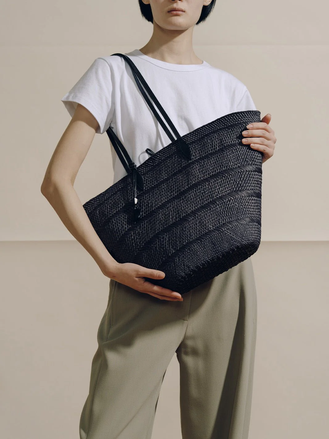 The Large Trapeze Basket in Handwoven Iraca - Image 27