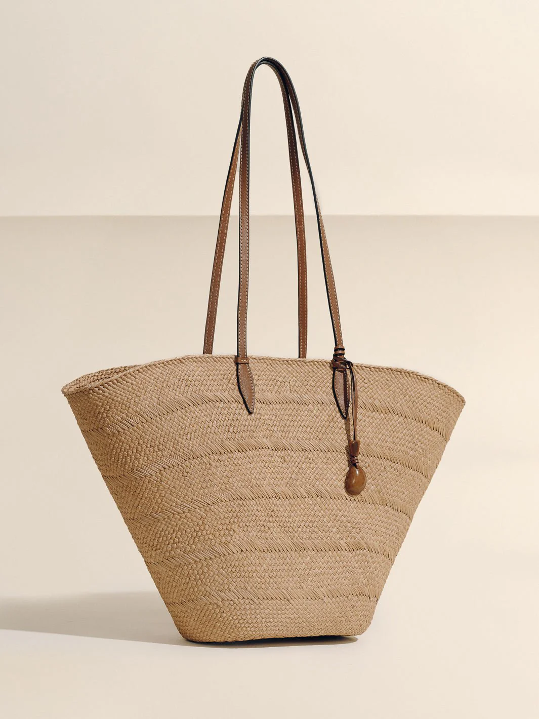 The Large Trapeze Basket in Handwoven Iraca - Image 3