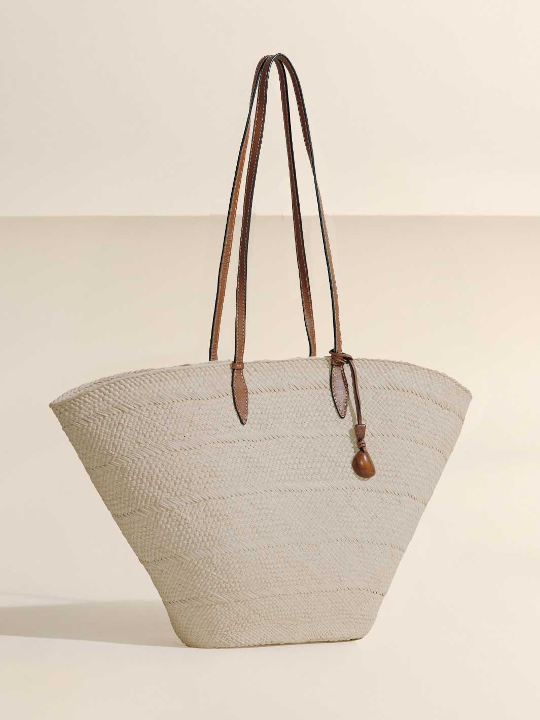 The Large Trapeze Basket in Handwoven Iraca - Image 7