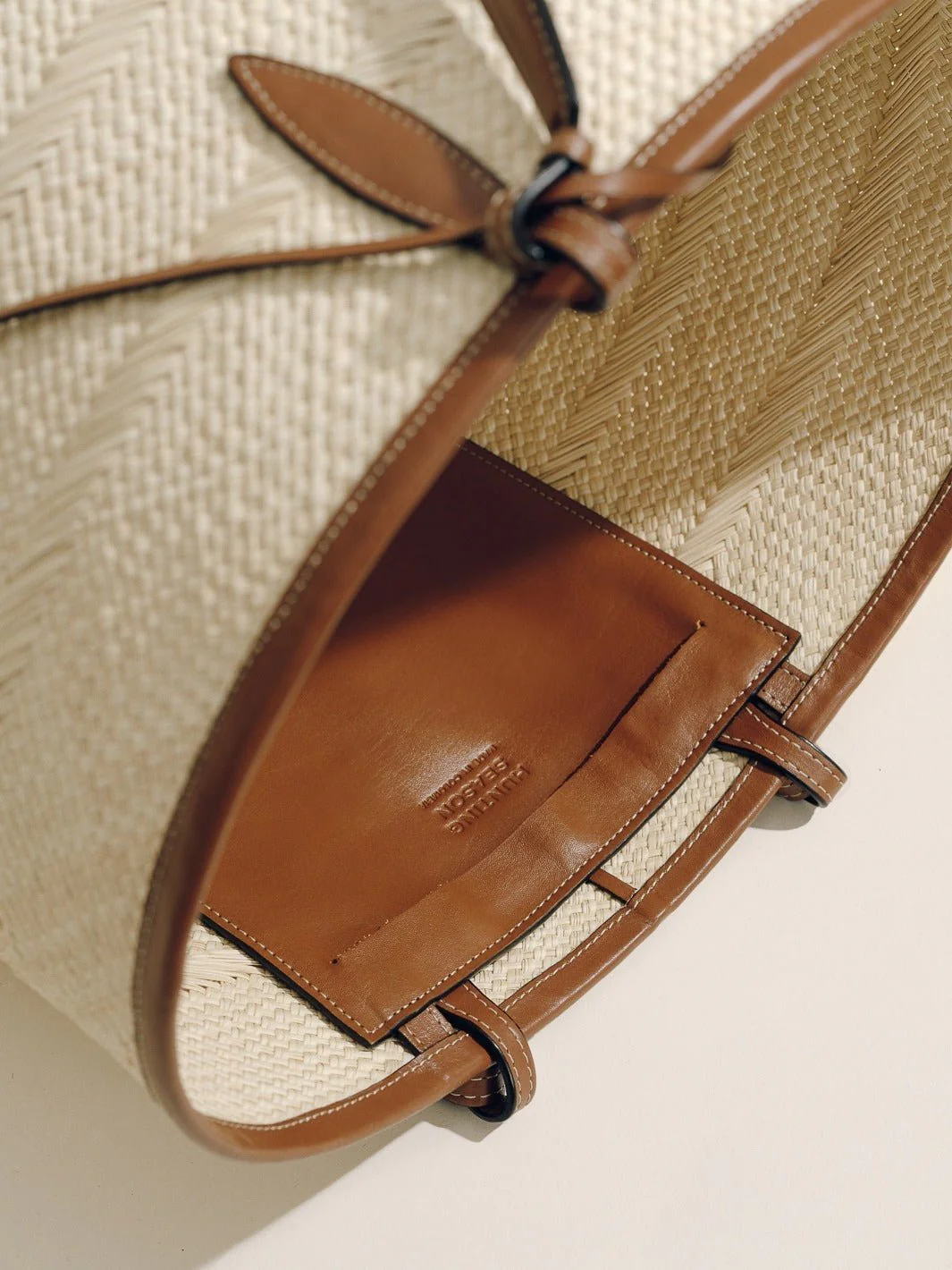 The Medium Basket in Handwoven Iraca - Image 16