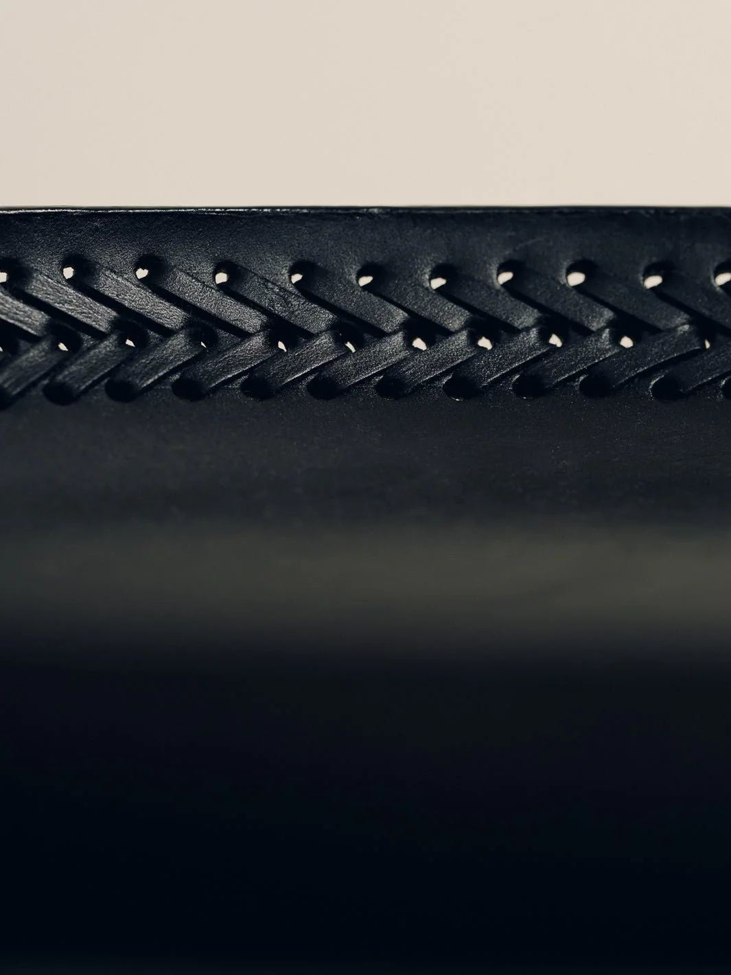 The Oval Tray in Leather Lace Trim - Image 5