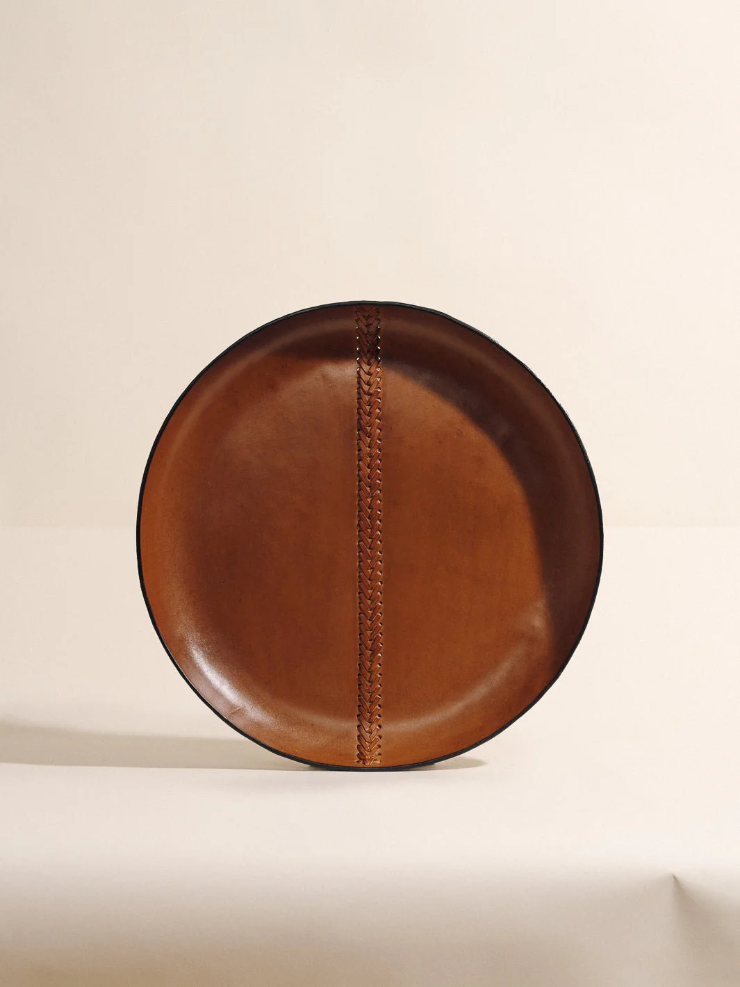 The Oversized Tray in Braided Molded Leather - Image 4