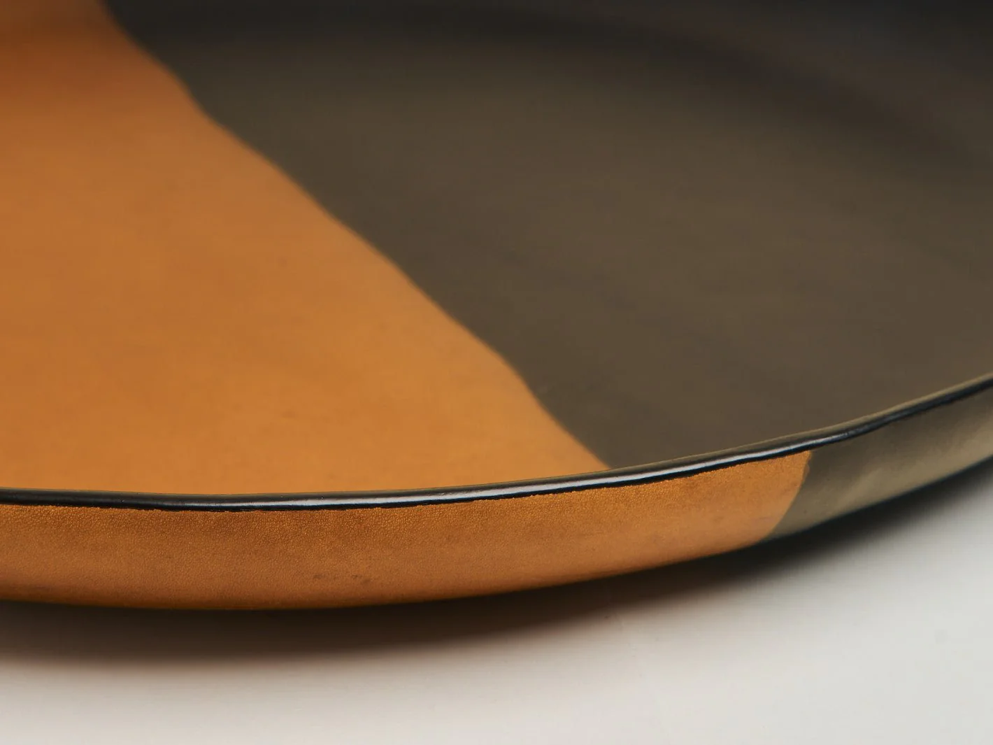 The Oversized Tray in Molded Leather - Image 4