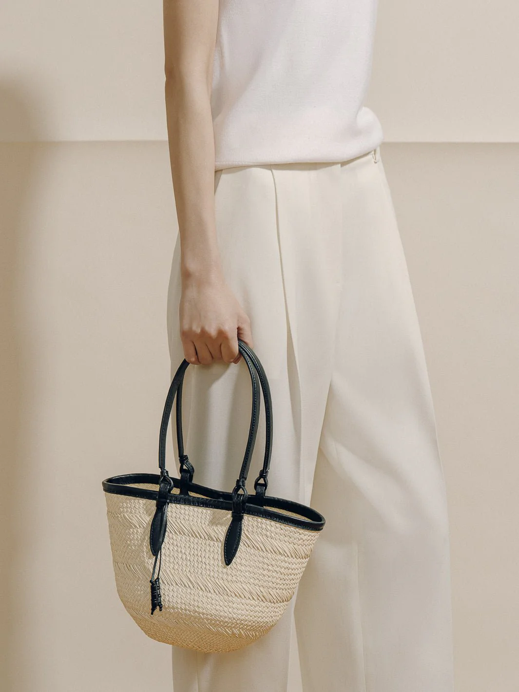 The Small Basket in Handwoven Iraca - Image 10