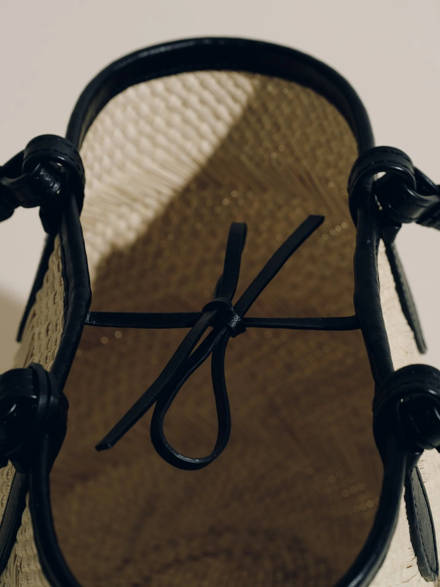 The Small Basket in Handwoven Iraca - Image 11