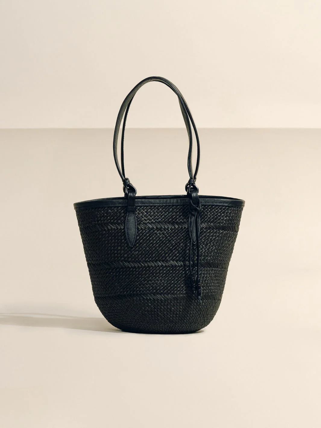 The Small Basket in Handwoven Iraca - Image 13
