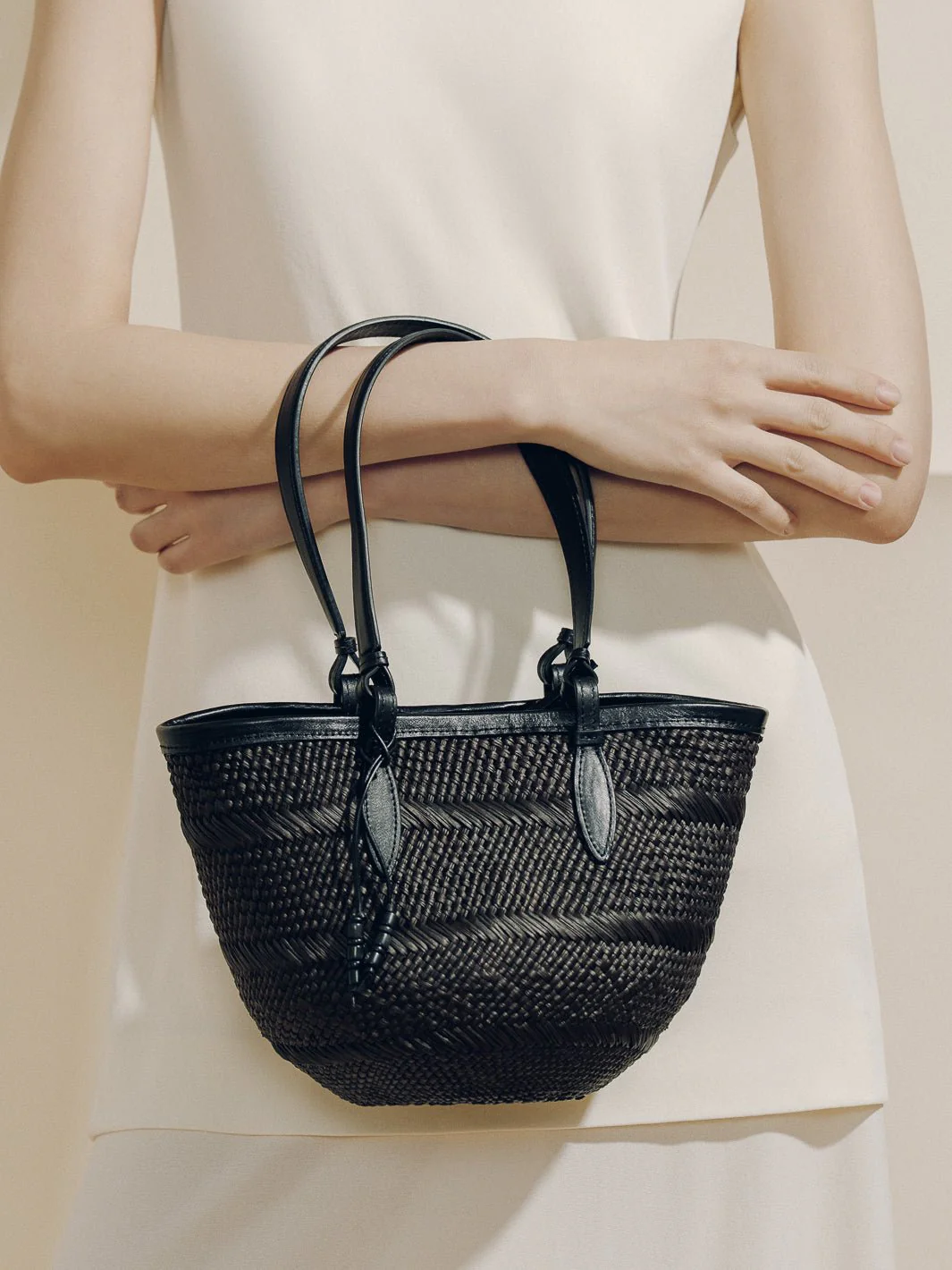 The Small Basket in Handwoven Iraca - Image 14
