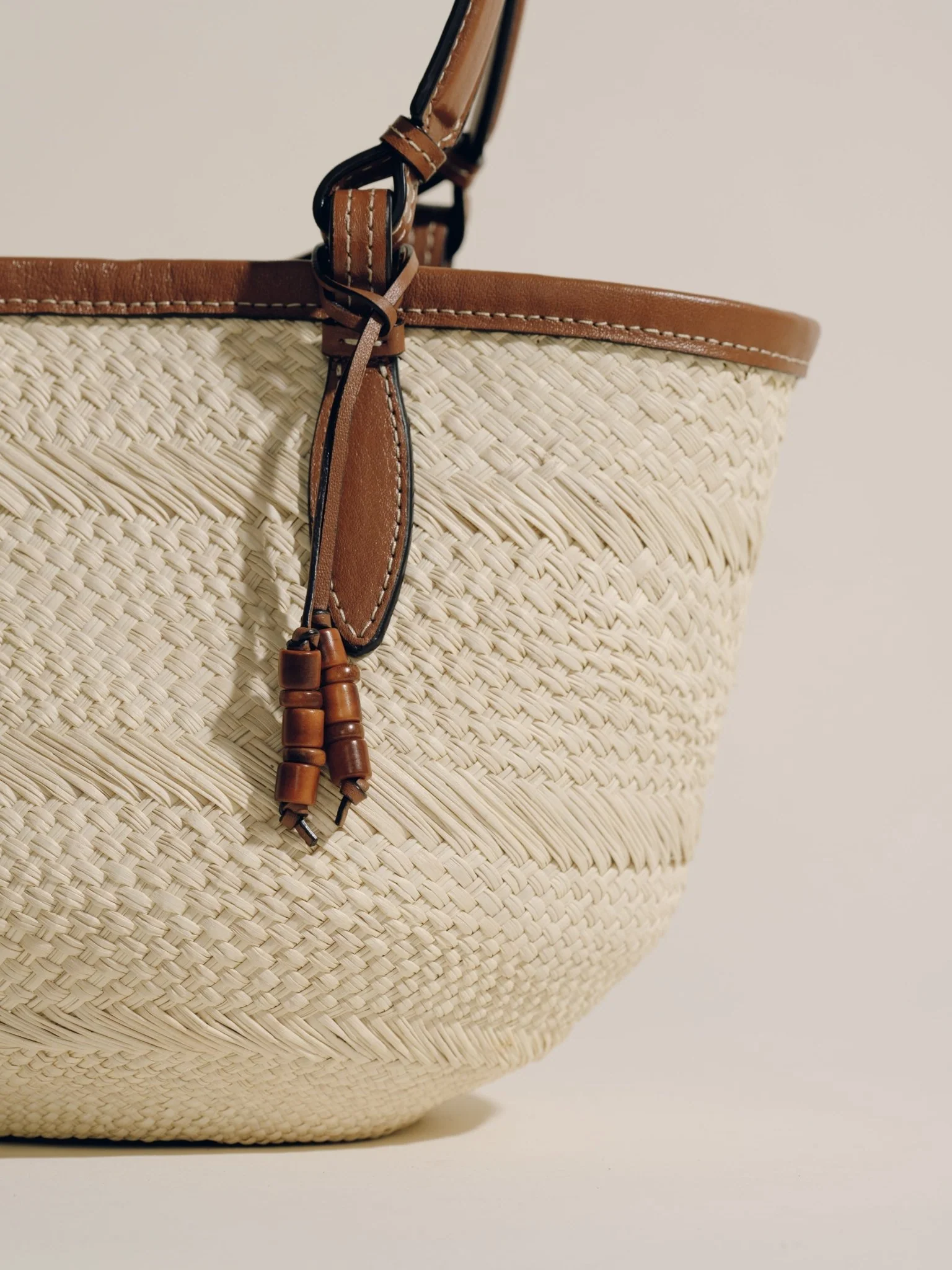 The Small Basket in Handwoven Iraca - Image 3