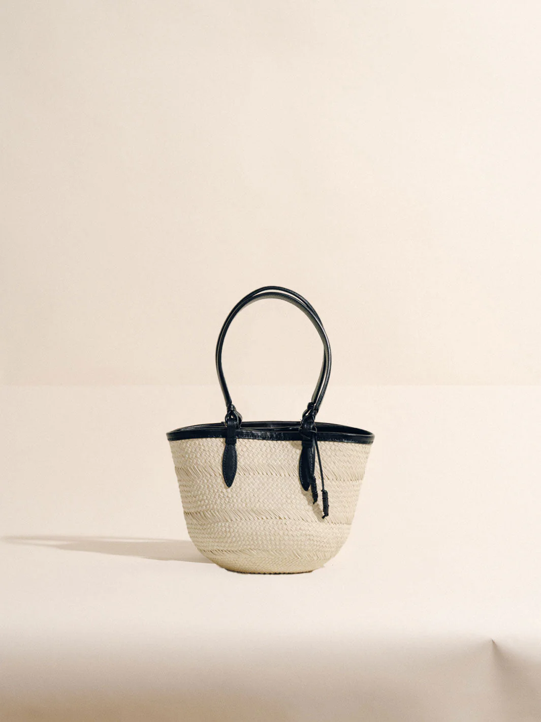The Small Basket in Handwoven Iraca - Image 7