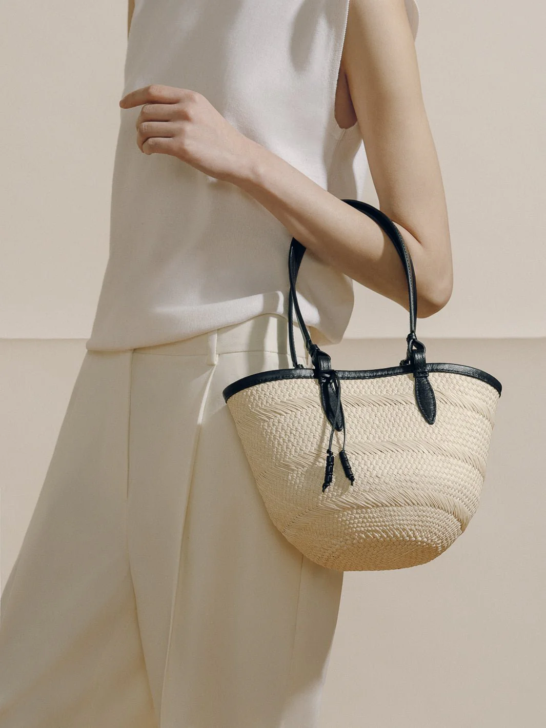 The Small Basket in Handwoven Iraca - Image 8