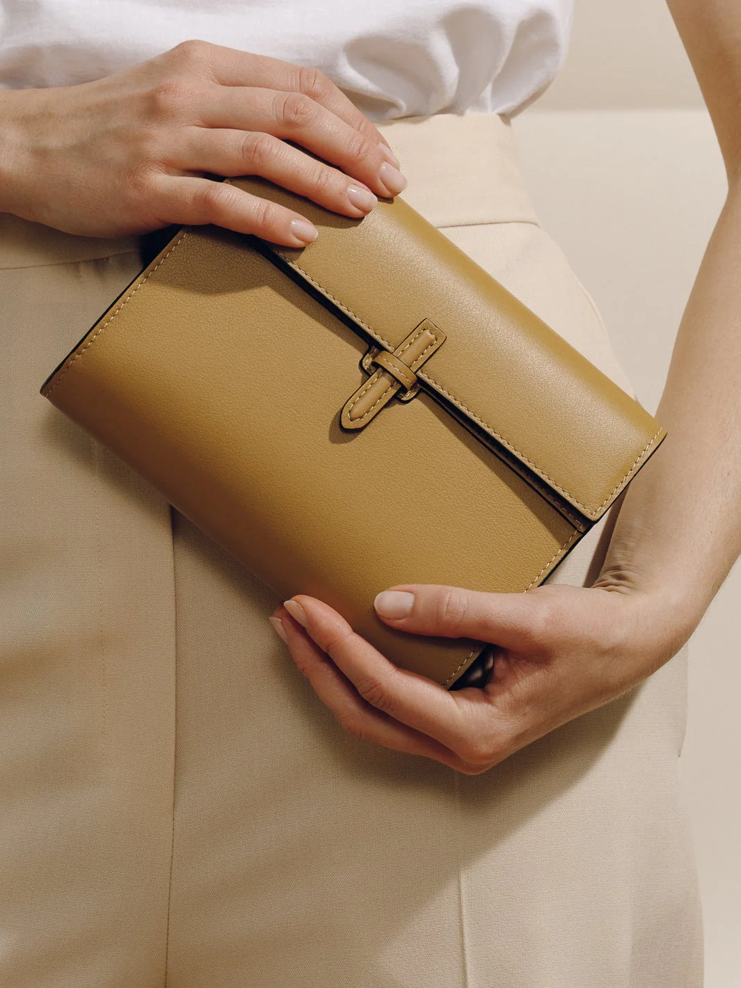 The Small Soft Clutch in Nappa - Image 26