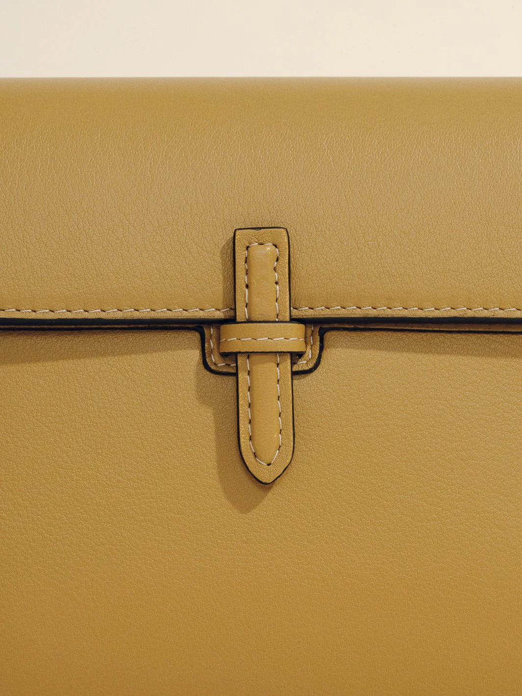 The Small Soft Clutch in Nappa - Image 27