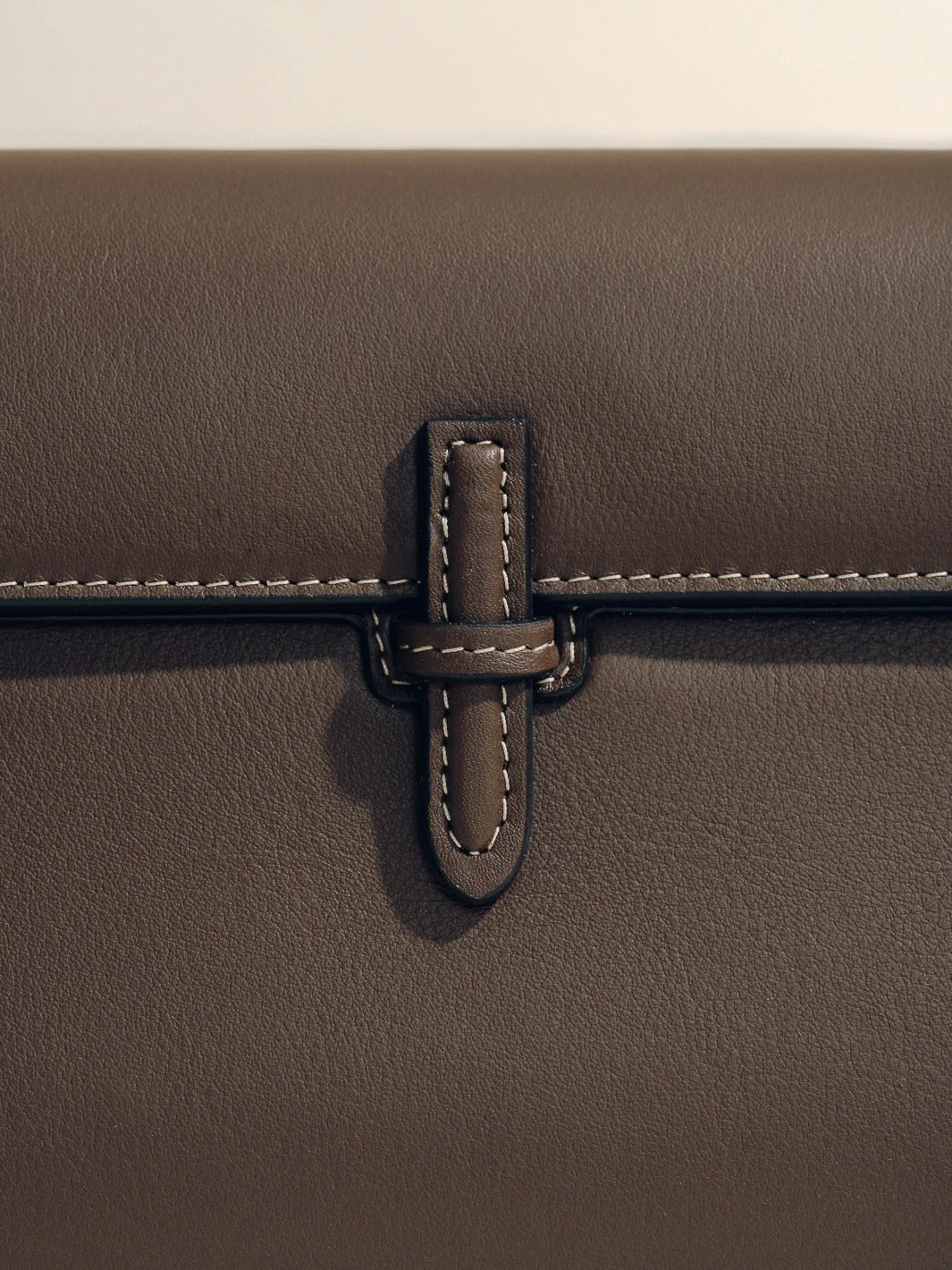 The Small Soft Clutch in Nappa - Image 44
