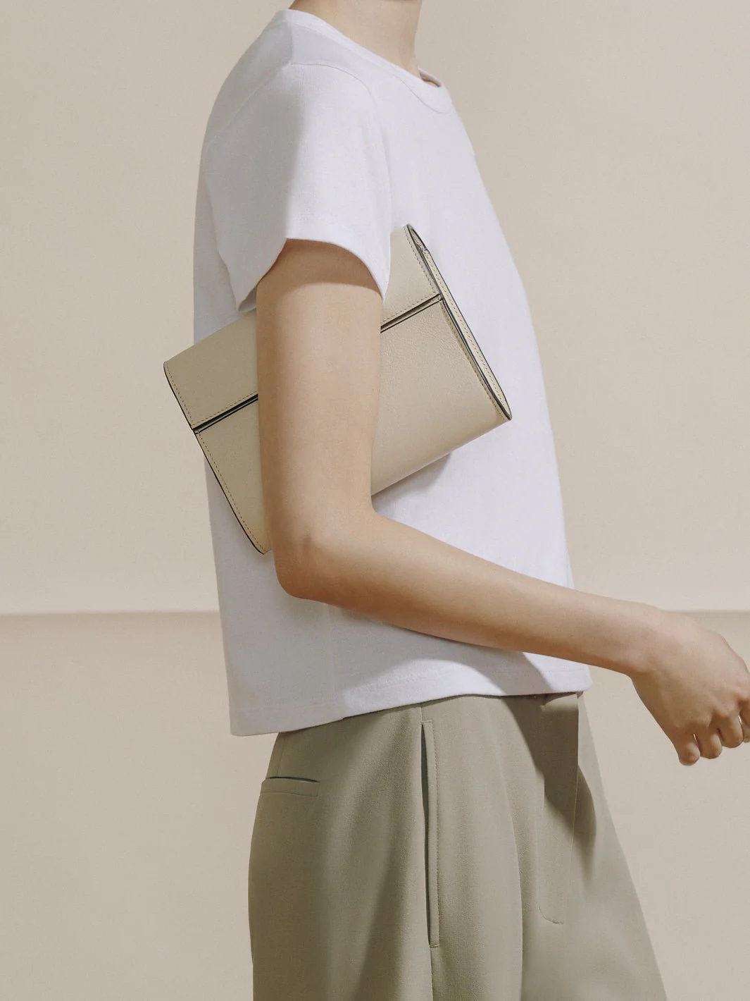 The Small Soft Clutch in Nappa - Image 63