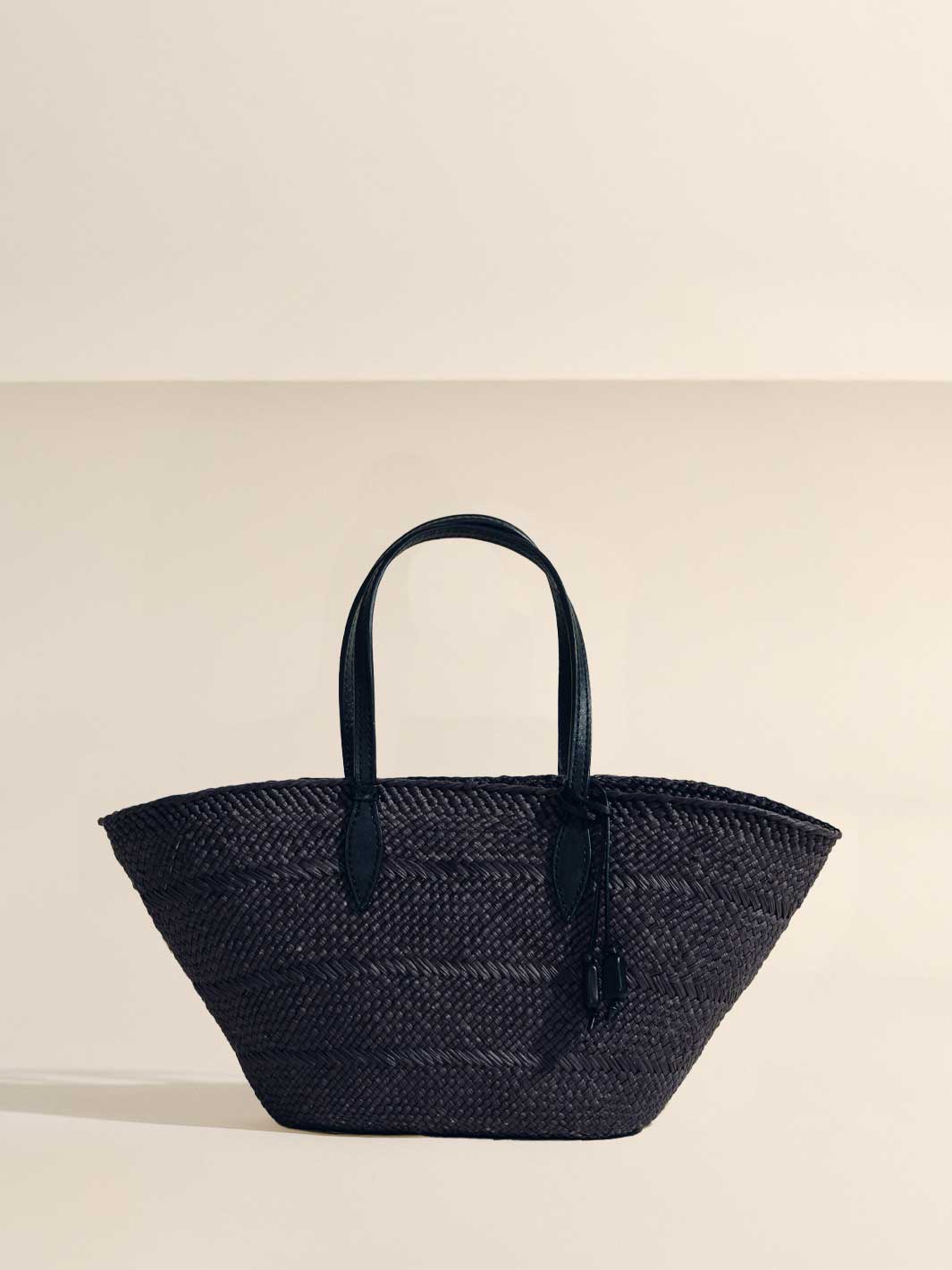 The Small Trapeze Basket in Handwoven Iraca - Image 13