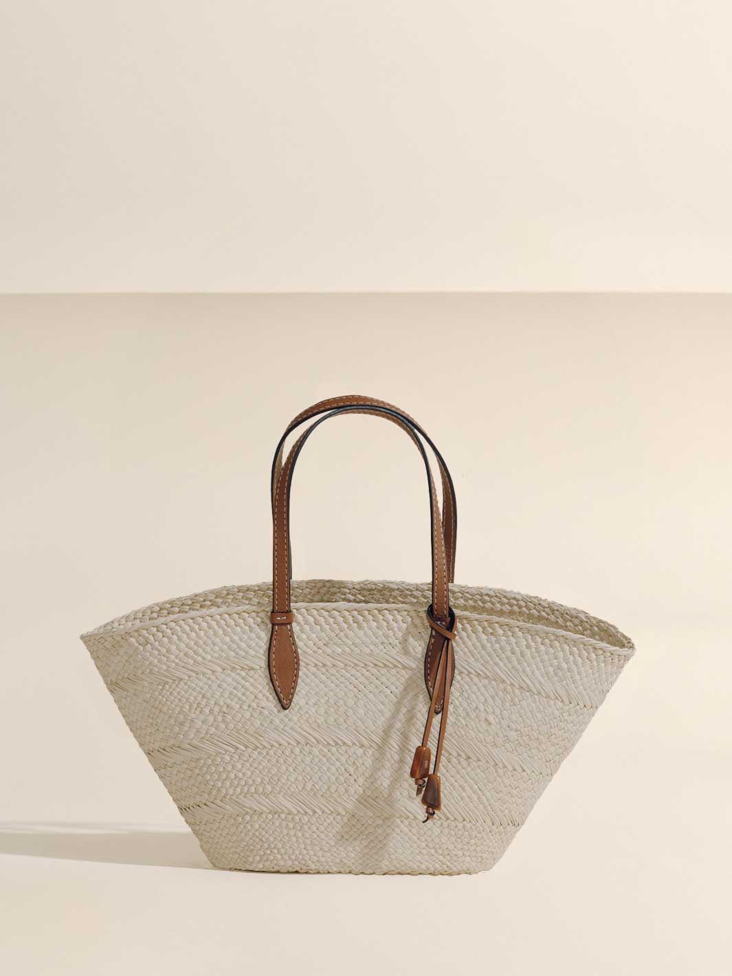 The Small Trapeze Basket in Handwoven Iraca - Image 16