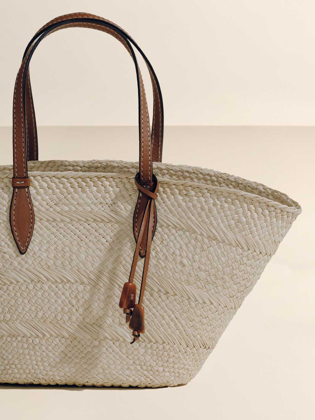 The Small Trapeze Basket in Handwoven Iraca - Image 18