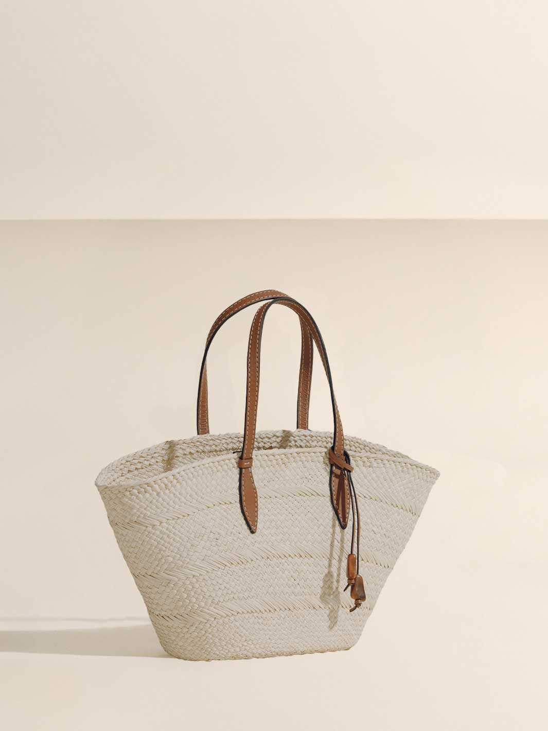 The Small Trapeze Basket in Handwoven Iraca - Image 19