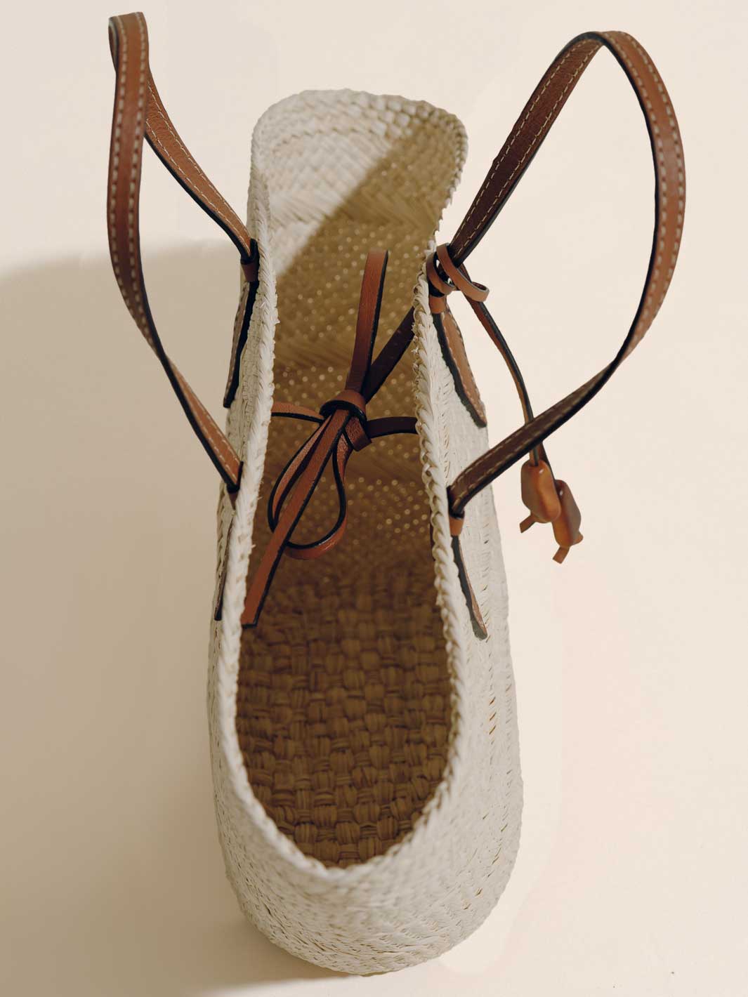 The Small Trapeze Basket in Handwoven Iraca - Image 21