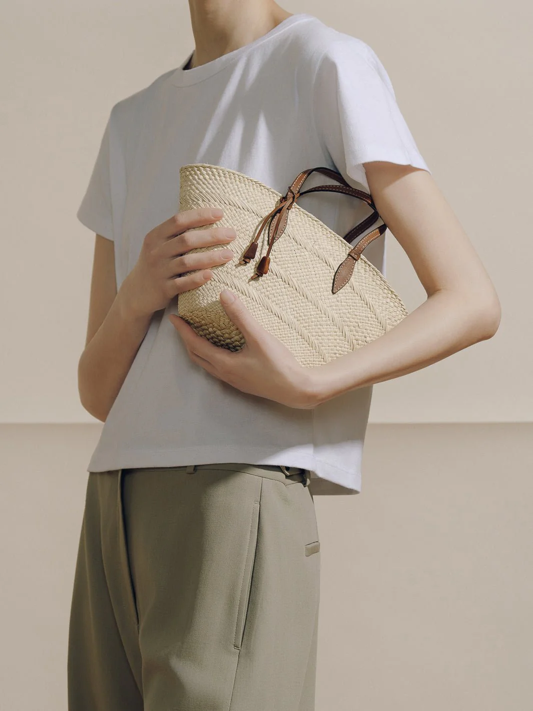 The Small Trapeze Basket in Handwoven Iraca - Image 22