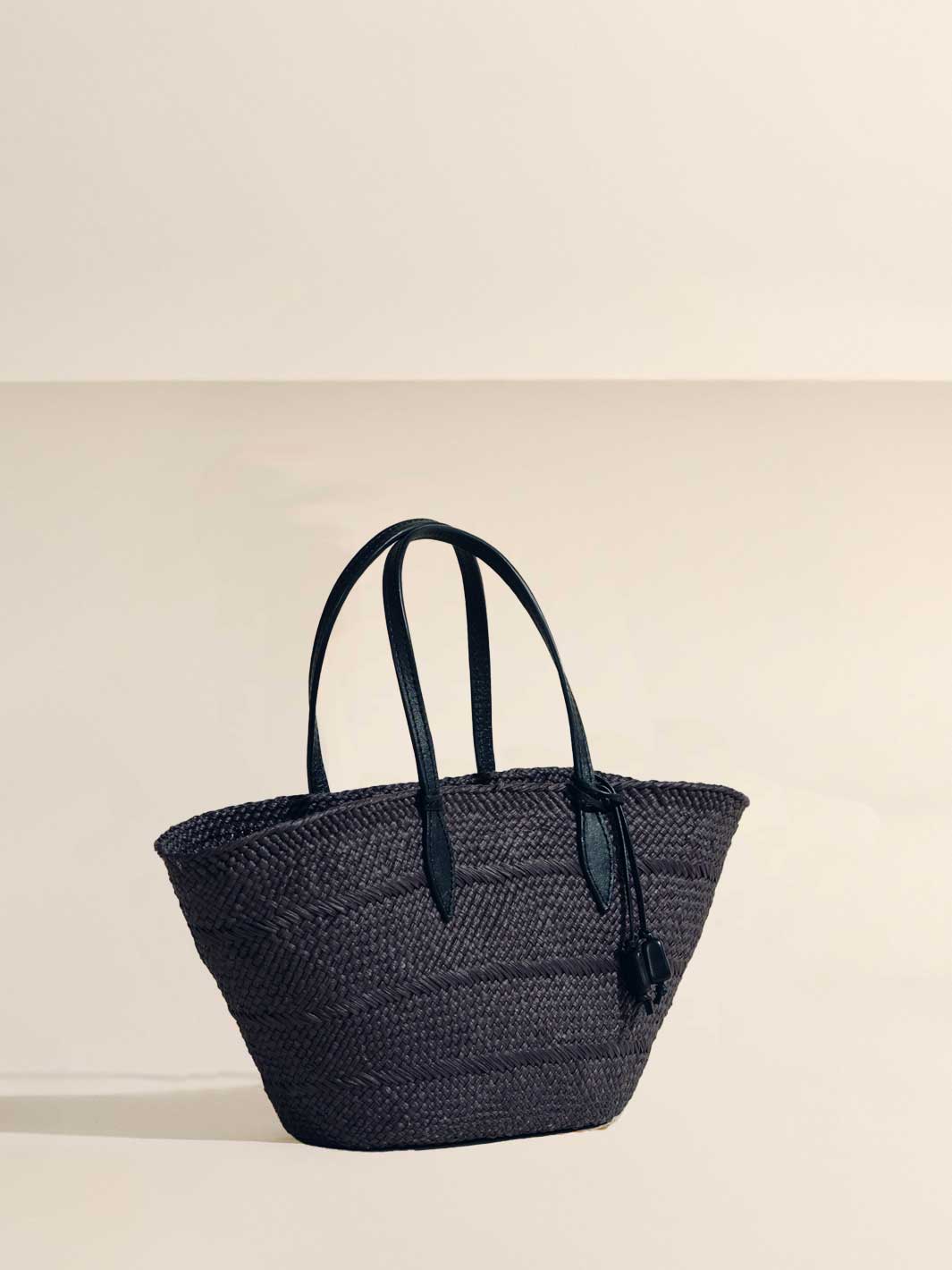 The Small Trapeze Basket in Handwoven Iraca - Image 24