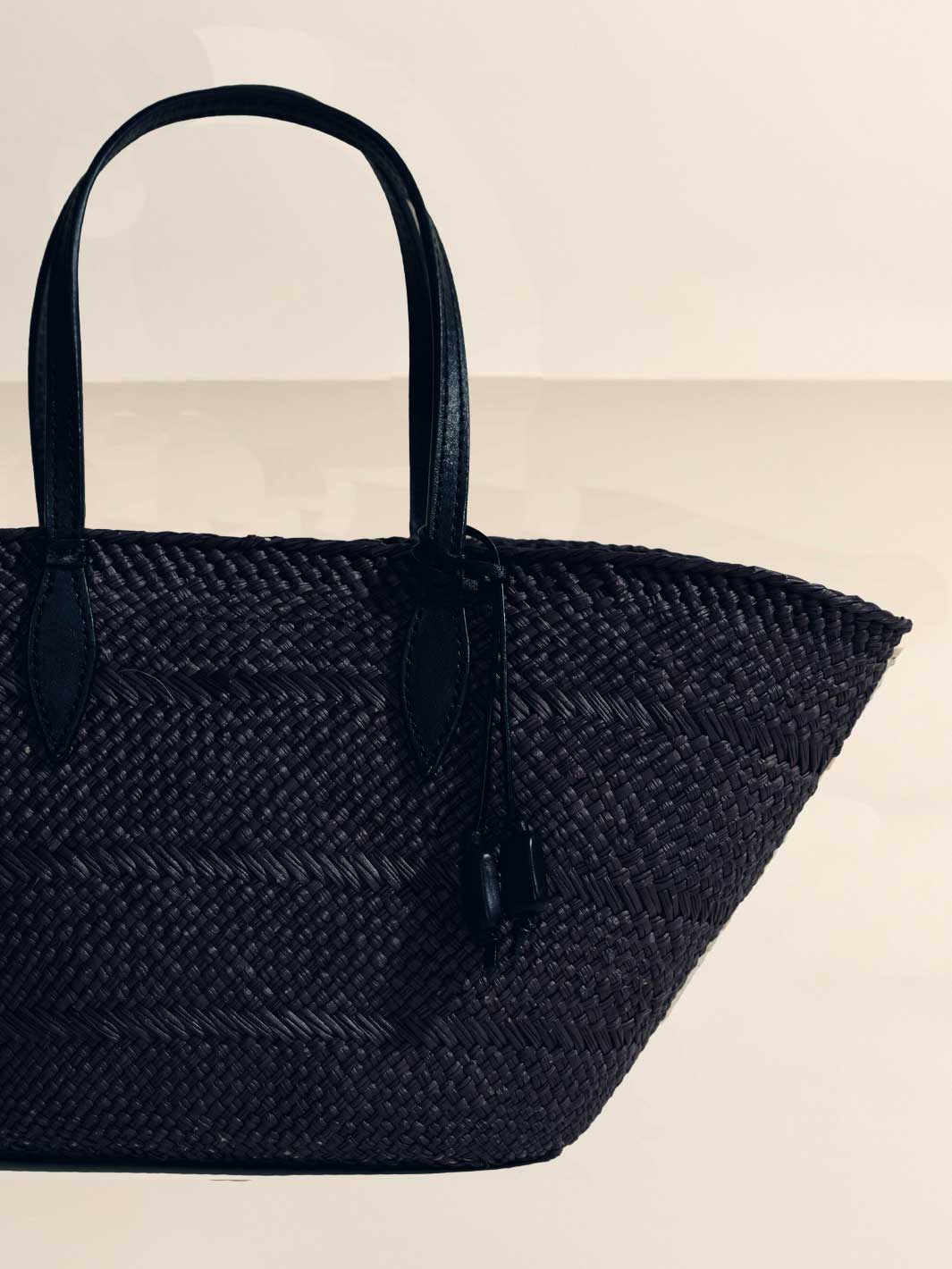 The Small Trapeze Basket in Handwoven Iraca - Image 26