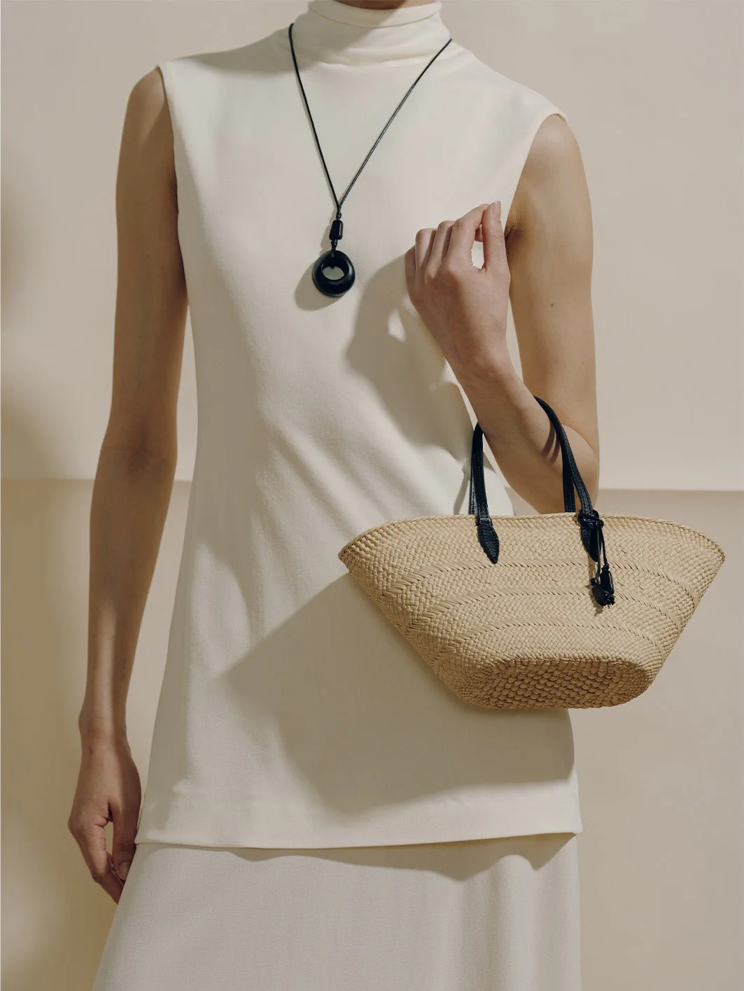 The Small Trapeze Basket in Handwoven Iraca - Image 27